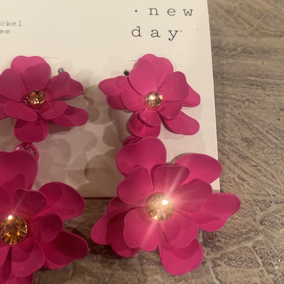 Sprayed Petals Double Drop Earrings - A
New Day Ivory Or Dark Pink NWT - Picture 10 of 12